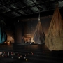 Jannis Kounellis, « Cinque atti teatrali sull’opera dell’arte, Il canto sospeso »