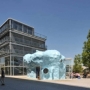 L’œuvre de l’Atelier Van Lieshout implantée dans le cadre de la biennale Estuaire 2009 devant la nouvelle Ecole d’architecture de Lacaton & Vassal