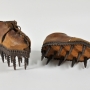 Chaussures à écorcer les châtaignes, France, XXe siècle, Mucem, dépôt du Museum national d'histoire naturelle 			 © MNHN, photo Mucem 