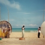 7. La Route de l'esclave, Bénin, 1994. Performance-peinture publique sur la plage de Ouidah, Bénin. Dans le cadre d'un colloque international La Route de l'esclave au Bénin, organisé sous le haut patronage de l'Unesco (œuvre non localisée ce jour). © Arch