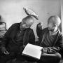 Tulku Khentrul Lodro Rabsel, 12 ans, avec son tuteur Lhagyel, monastère Shechen, Bodnath, Népal, 1966