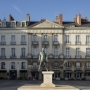 Éloge du pas de côté, Philippe Ramette, Place du Bouffay, Nantes - Le Voyage à Nantes 2018