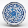 Plat (sahan) au décor de tulipes, Iznik, Turquie, début du XVIe. Céramique. Mucem, Marseille © Mucem/Yves Inchierman