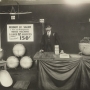 La machine à laver 12 assiettes. Anonyme, 1930. Tirage gélatino-argentique © Archives nationales, Pierrefitte-sur-Seine