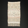 Bande de tissu collectée par le baron de Baye.  Russie (probablement Smolensk), 2ème moitié du XIXème siècle. Soie, fils flottants, broderie. Mucem, collection d’ethnologie d’Europe, dépôt du Muséum national d’histoire naturelle, Marseille,   Inv. DMH1946