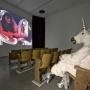 Marnie Weber - The Spirit Girls: Songs That Never Die, 2005 Installation vidéo.  Courtoisie de l’artiste, Los Angeles 